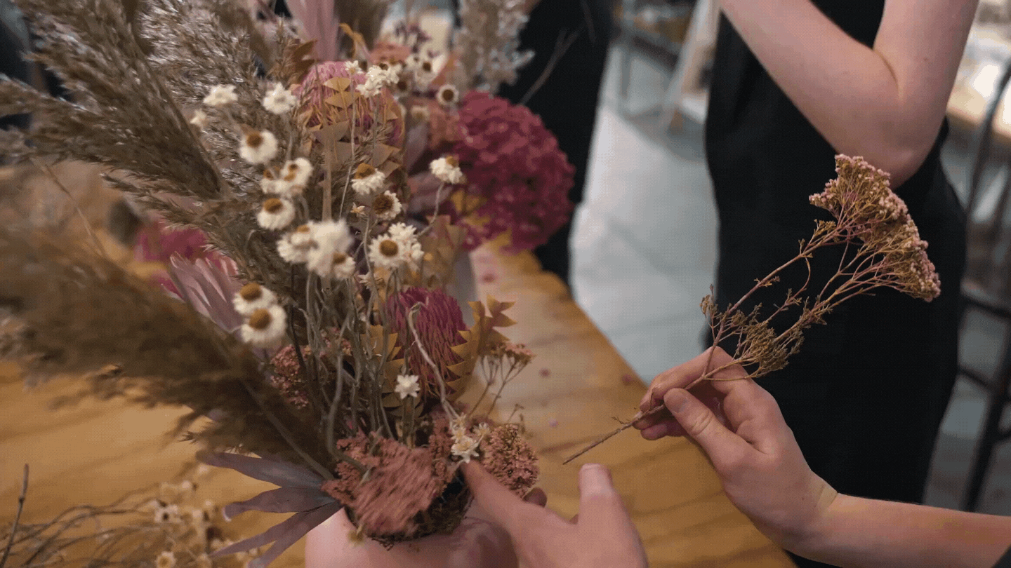 dried flower arranging